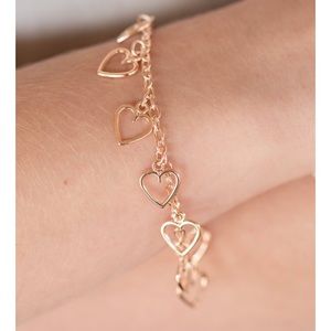Gold hearts bracelet